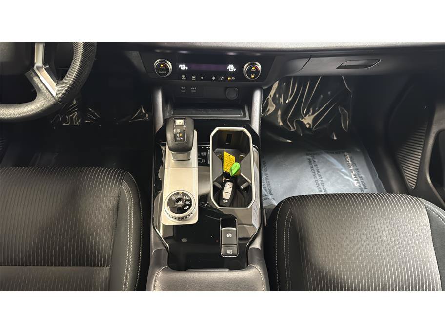 Used 2025 Mitsubishi Outlander ES FWD image 30