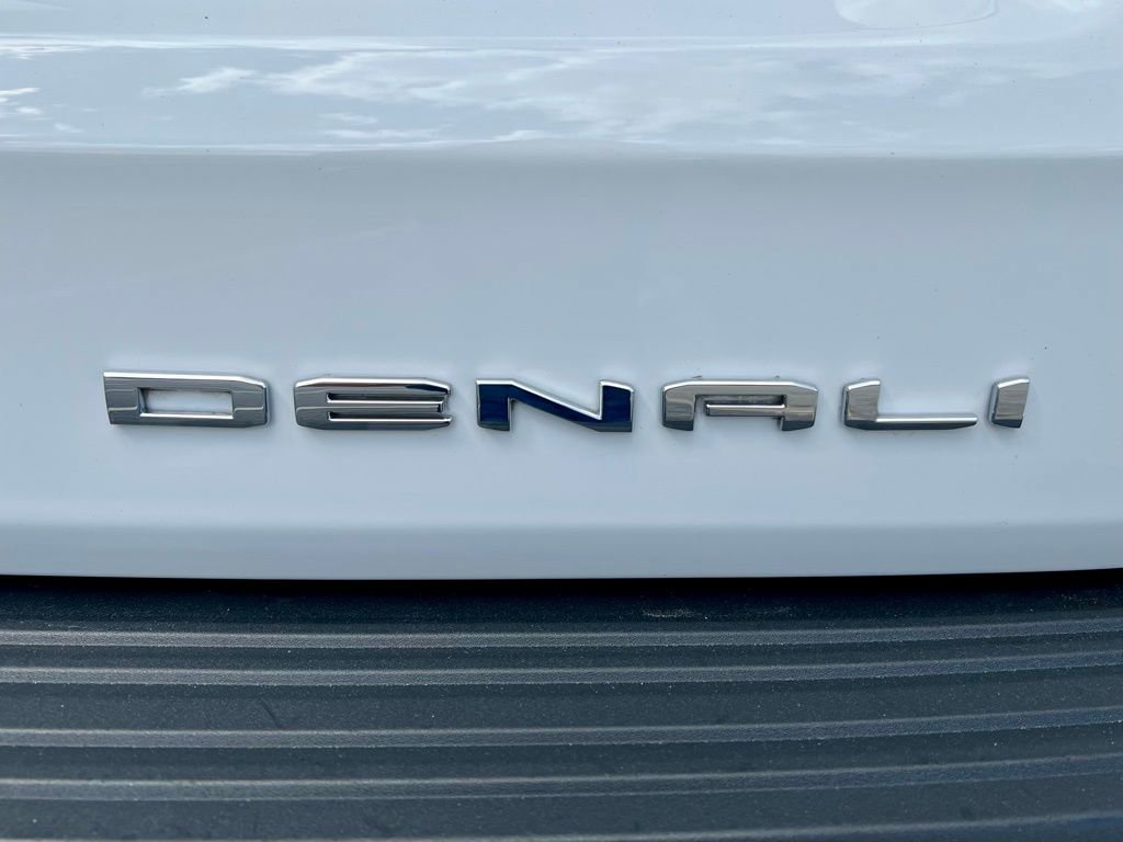 Used 2021 GMC Yukon Denali w/ Denali Ultimate Package image 10