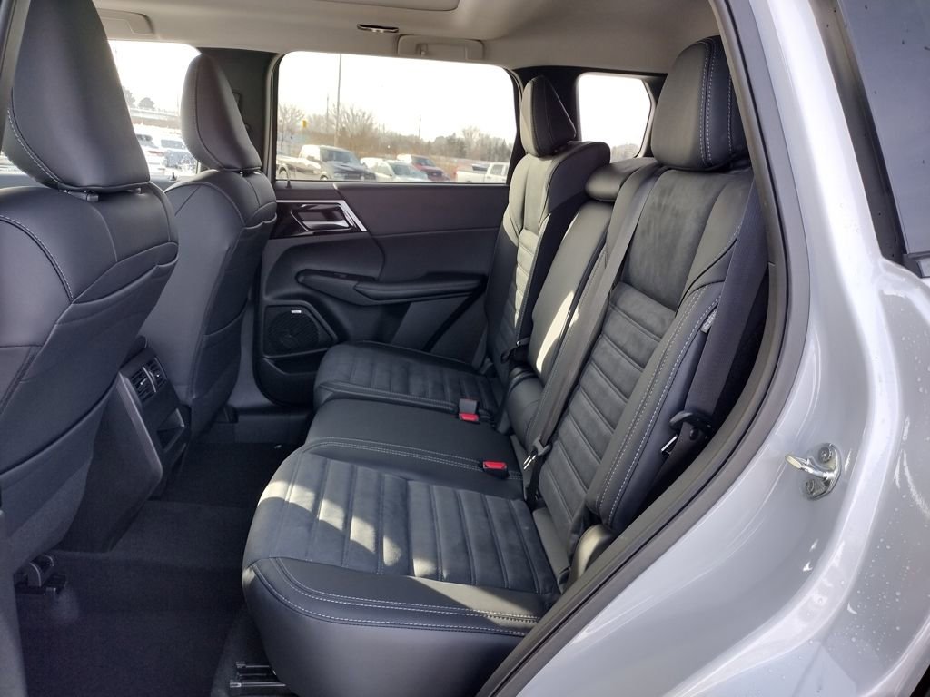 New 2026 Mitsubishi Outlander AWD image 10