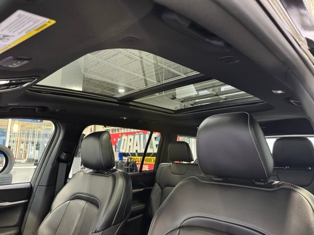 Used 2025 Jeep Grand Cherokee L Limited w/ Luxury Tech Group II AWD/4WD image 8