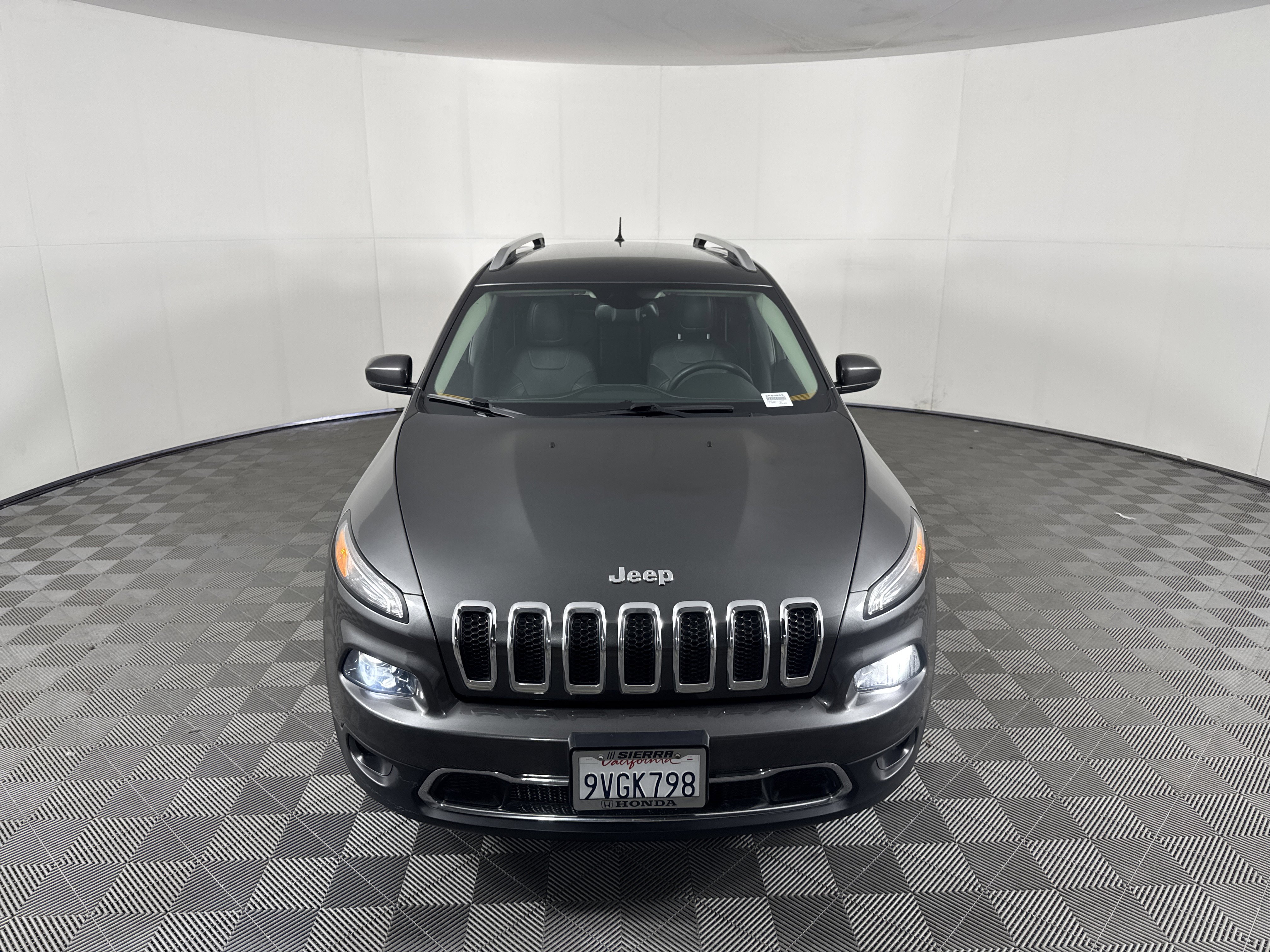 Used 2015 Jeep Cherokee Limited w/ Luxury Group image 9