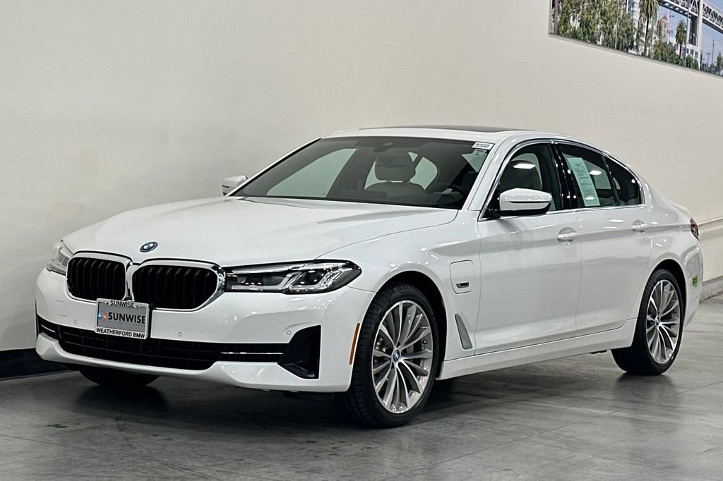 Used 2023 BMW 530e w/ Premium Package RWD image 8