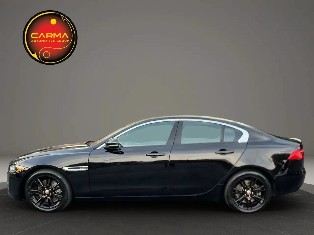 Used 2018 Jaguar XE Premium RWD image 60
