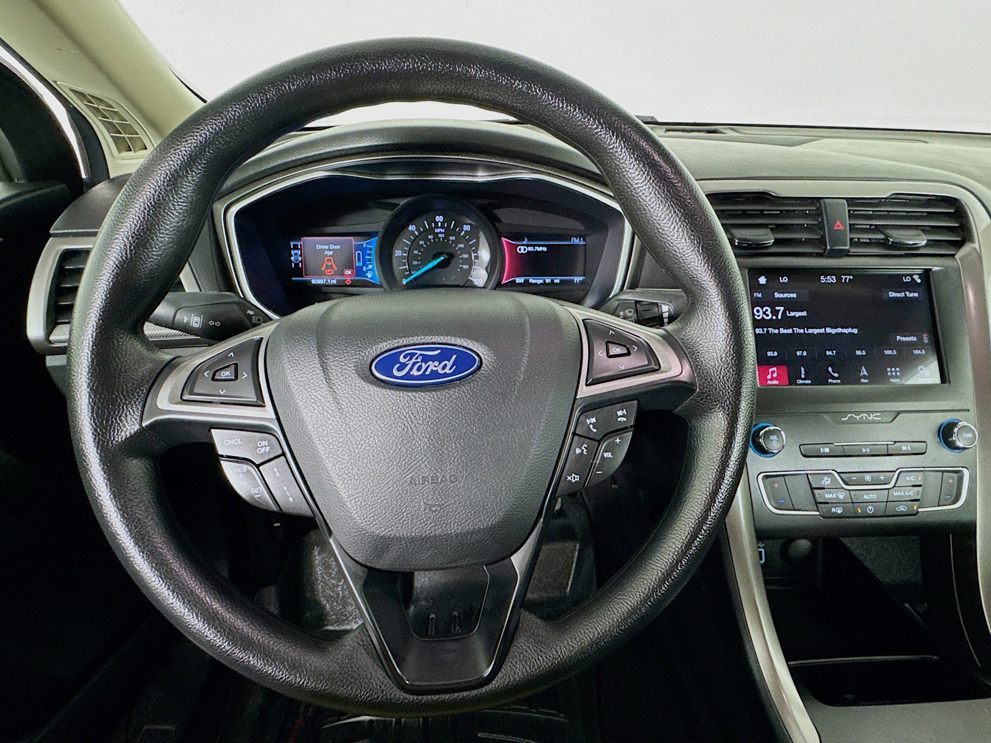 Used 2019 Ford Fusion SE FWD image 11