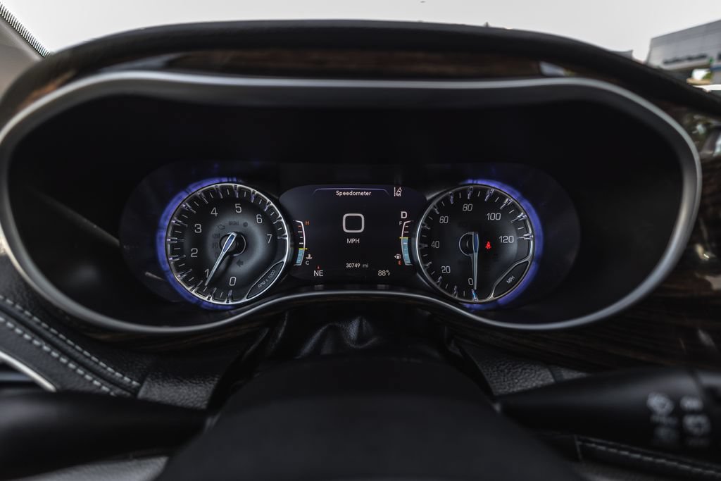 Used 2024 Chrysler Pacifica Limited FWD image 12