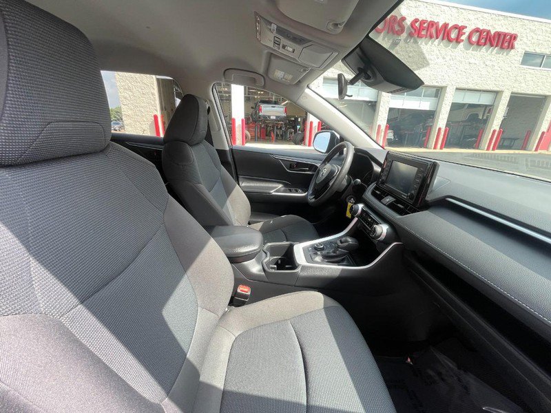 Used 2022 Toyota RAV4 LE AWD/4WD image 10