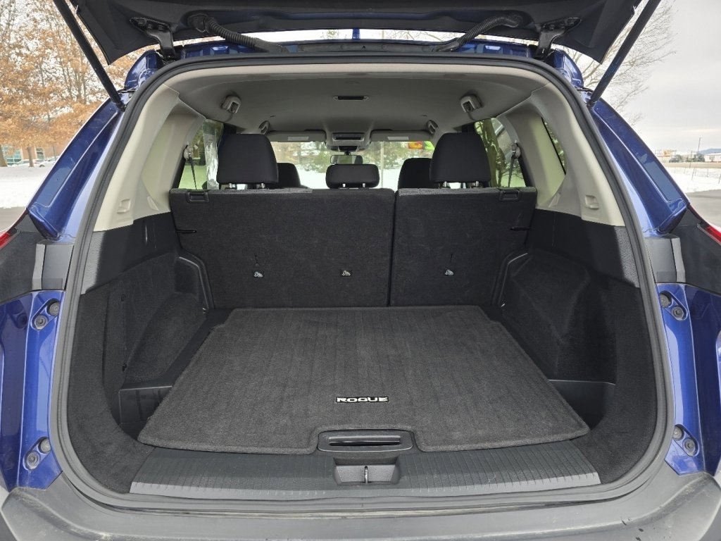 Used 2023 Nissan Rogue SV image 15