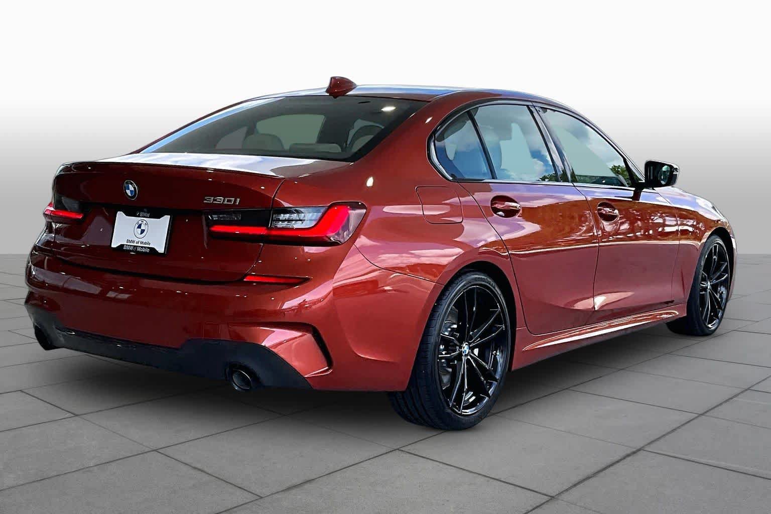 Used 2022 BMW 330i Sedan w/ M Sport Package RWD image 12