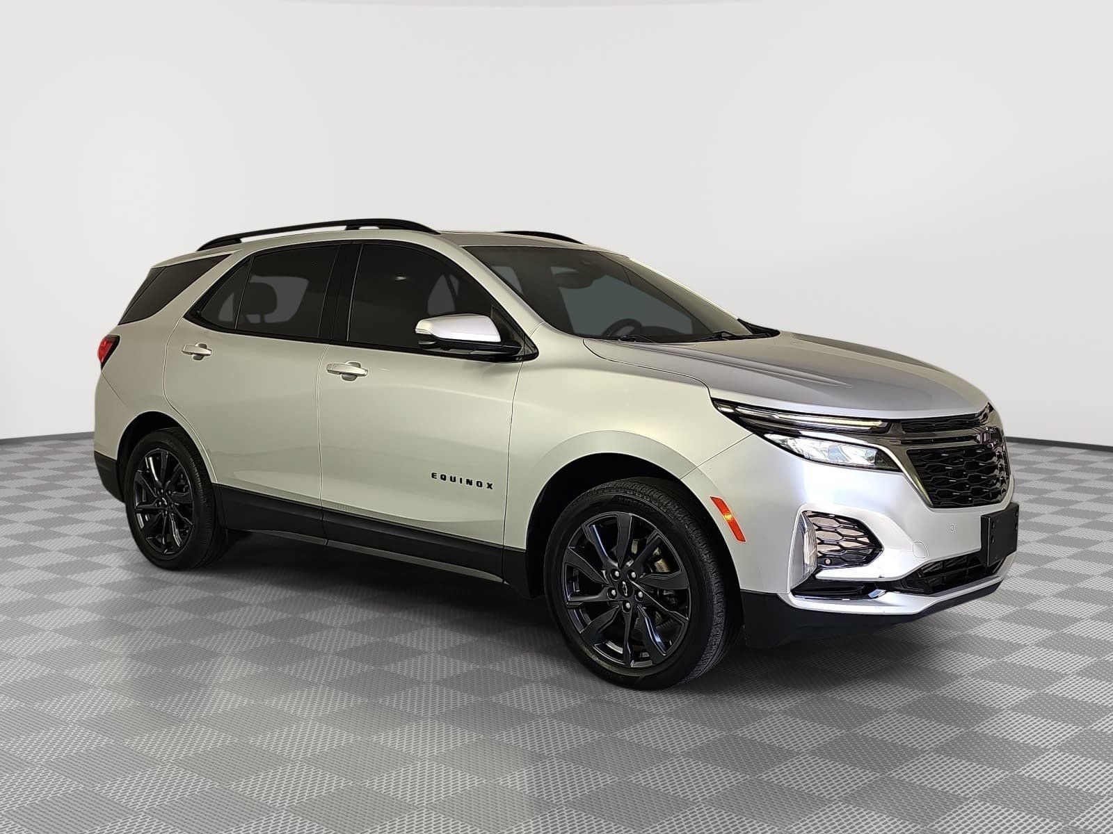 Used 2022 Chevrolet Equinox RS w/ RS Leather Package AWD/4WD image 2