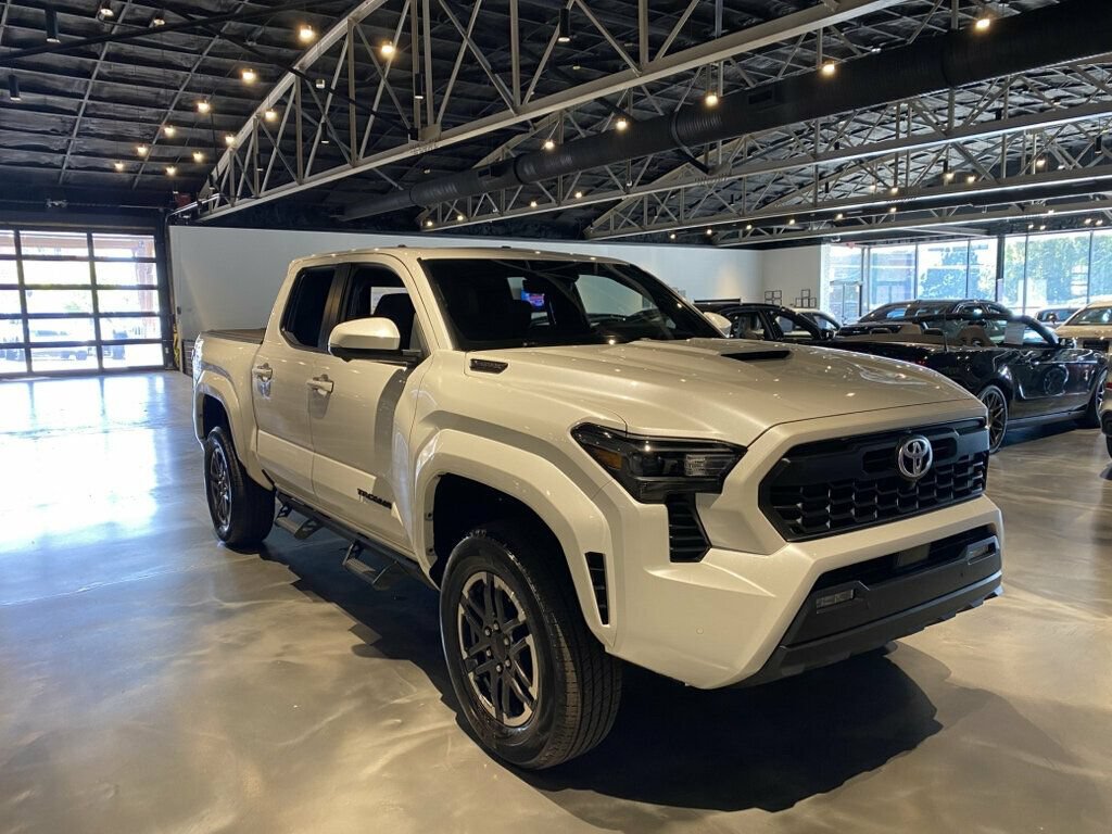 Used 2025 Toyota Tacoma TRD Sport w/ TRD Sport Premium Package AWD/4WD image 7