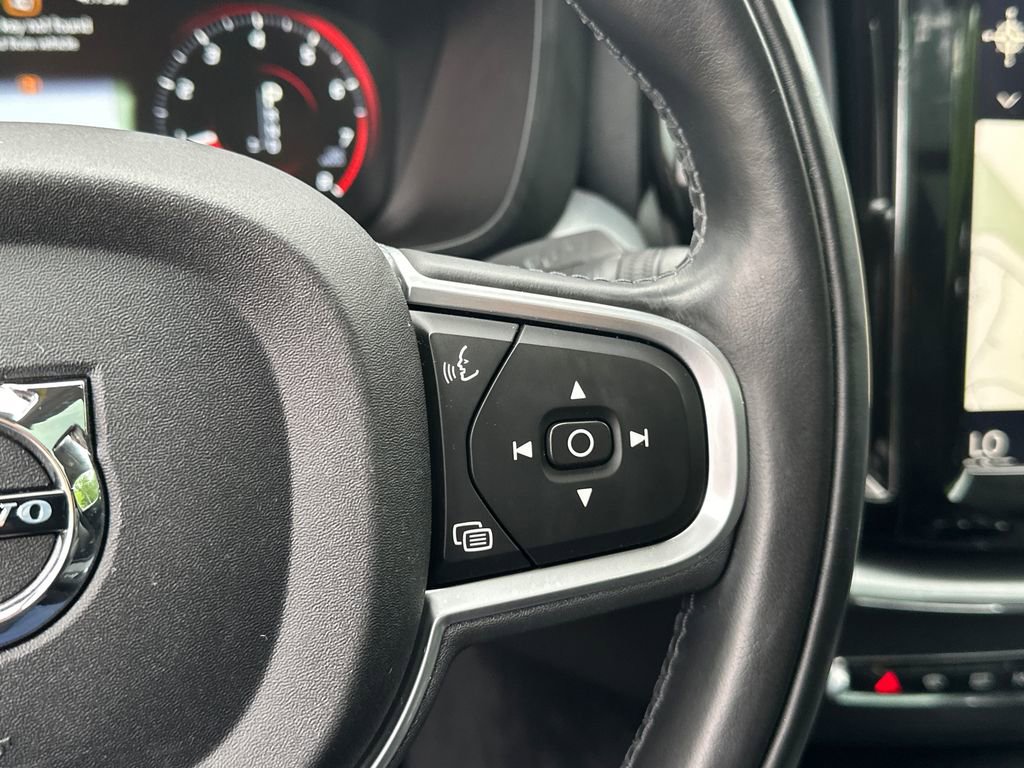 Used 2018 Volvo XC60 T6 Momentum w/ Advanced Package AWD/4WD image 28
