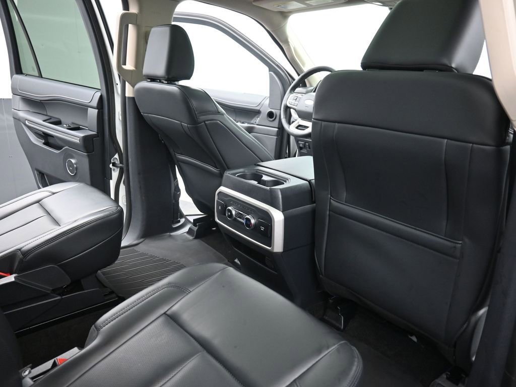 Used 2022 Ford Expedition XLT image 14