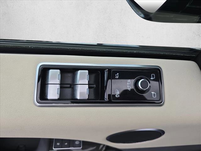 Used 2018 Land Rover Range Rover Sport HSE image 28