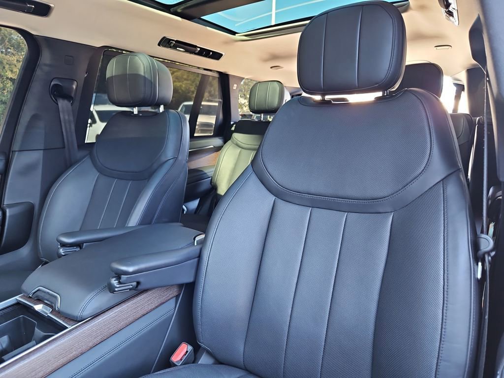 Used 2023 Land Rover Range Rover Long Wheelbase SE image 26