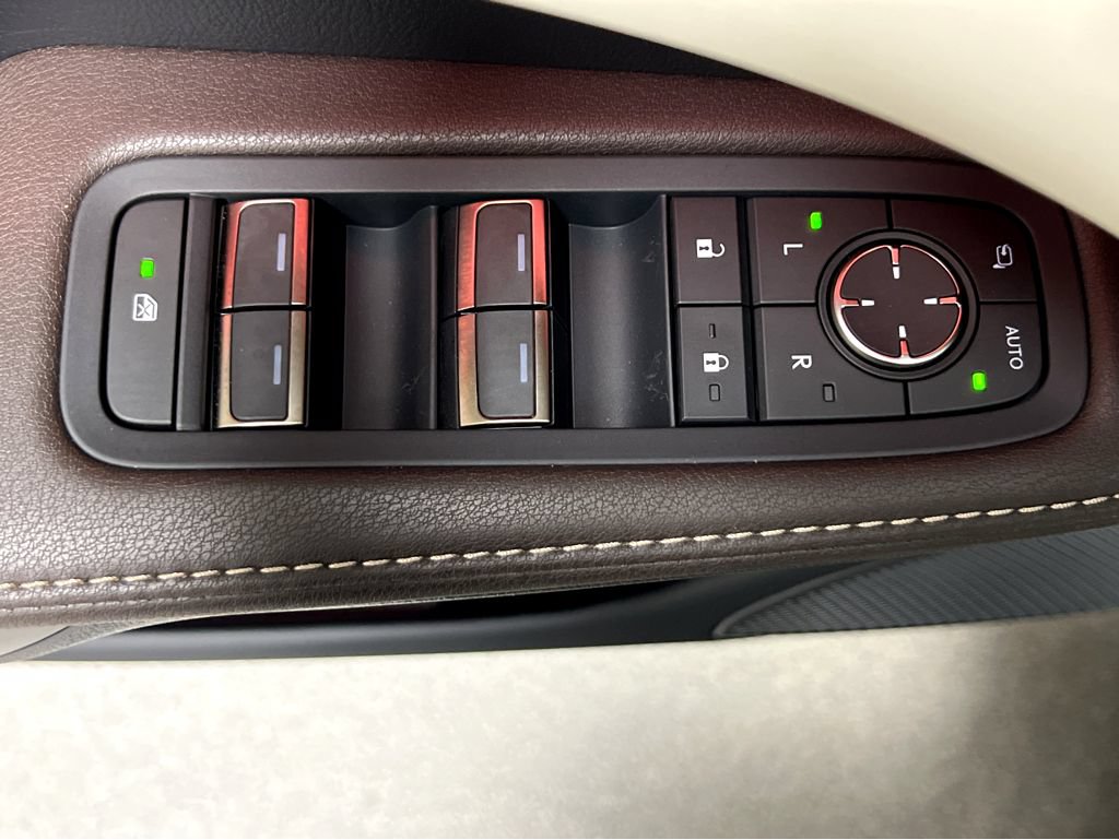 Certified 2025 Lexus RX 450h AWD w/ Convenience Package image 40