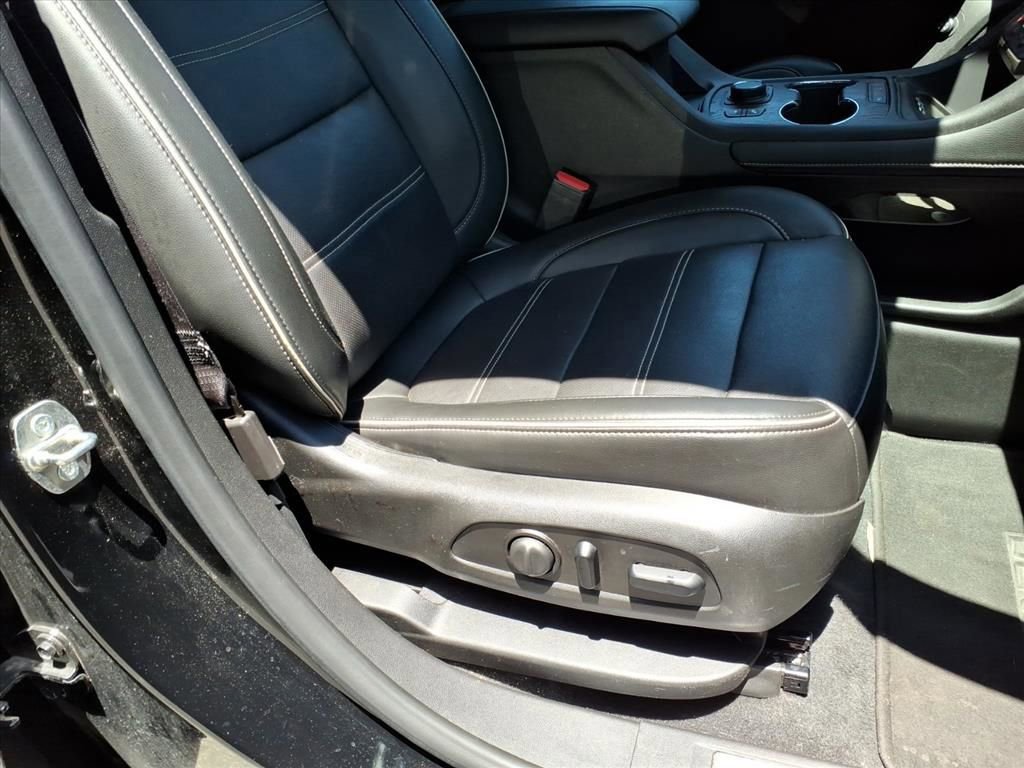 Used 2021 GMC Acadia Denali w/ Denali Technology Package FWD image 31