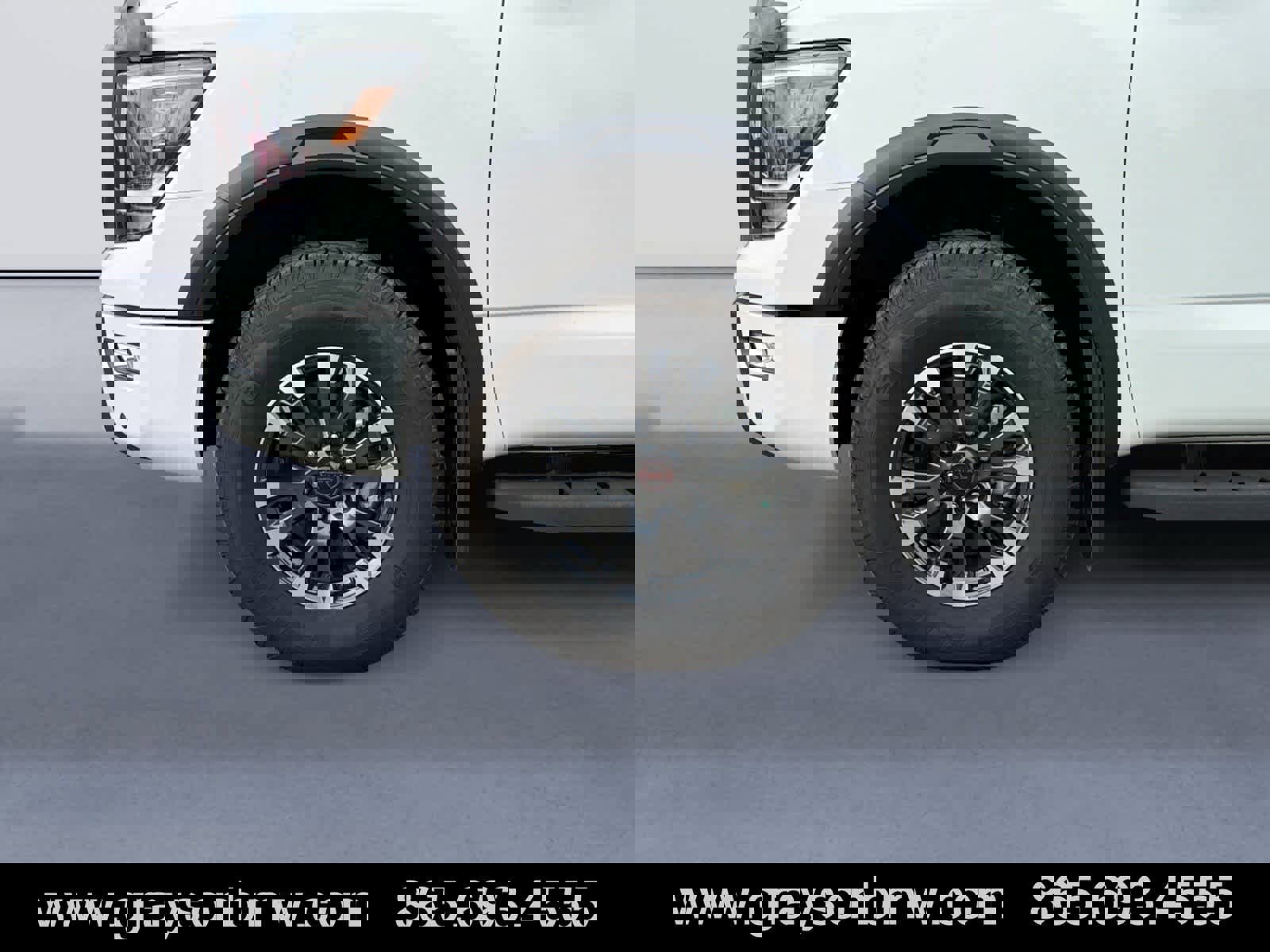 Used 2024 Nissan Titan PRO-4X w/ Pro-4x Utility Package image 9