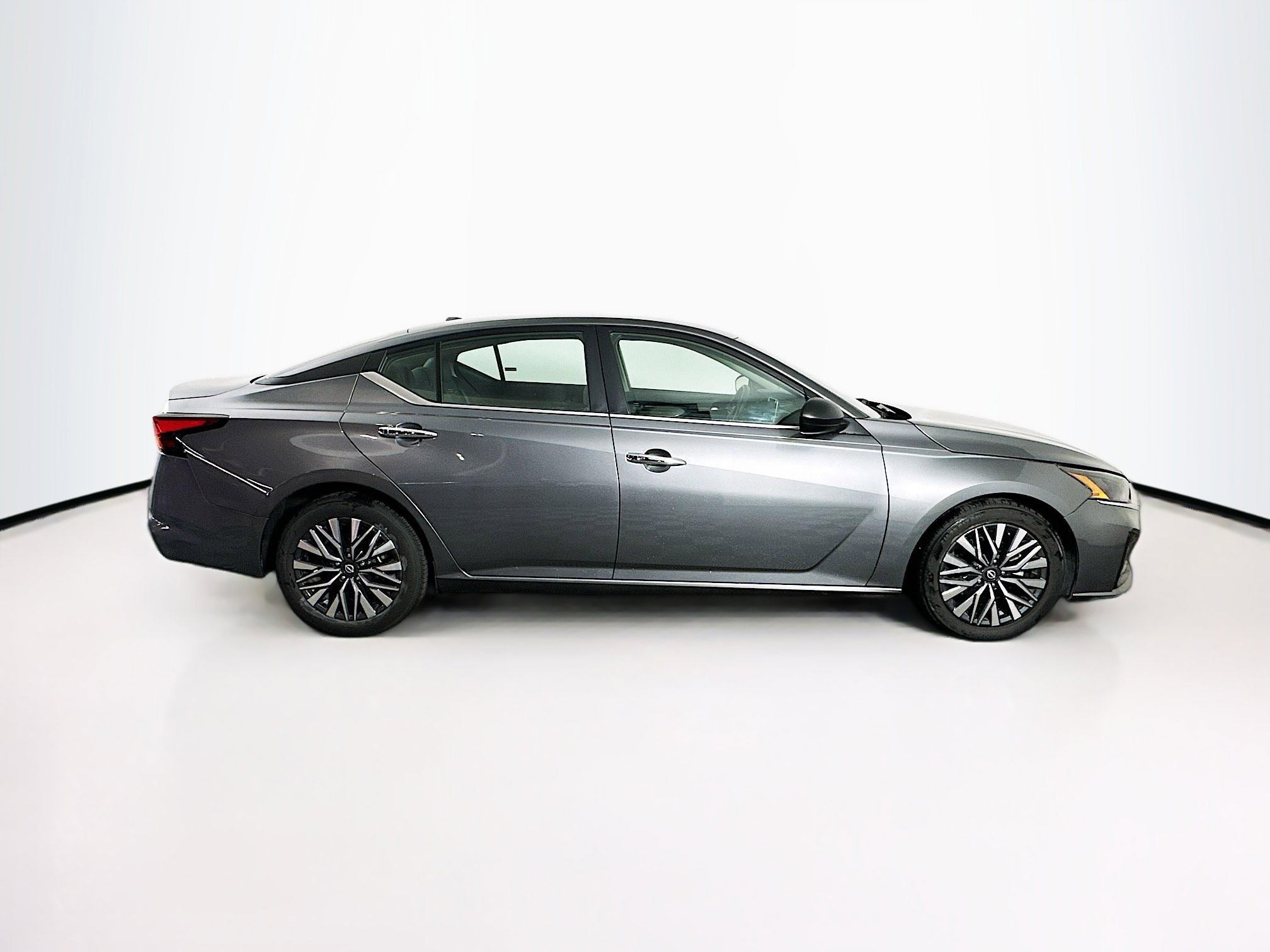Used 2024 Nissan Altima 2.5 SV image 10