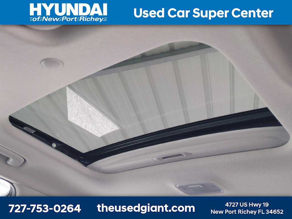 Certified 2024 Hyundai Venue SEL FWD image 21