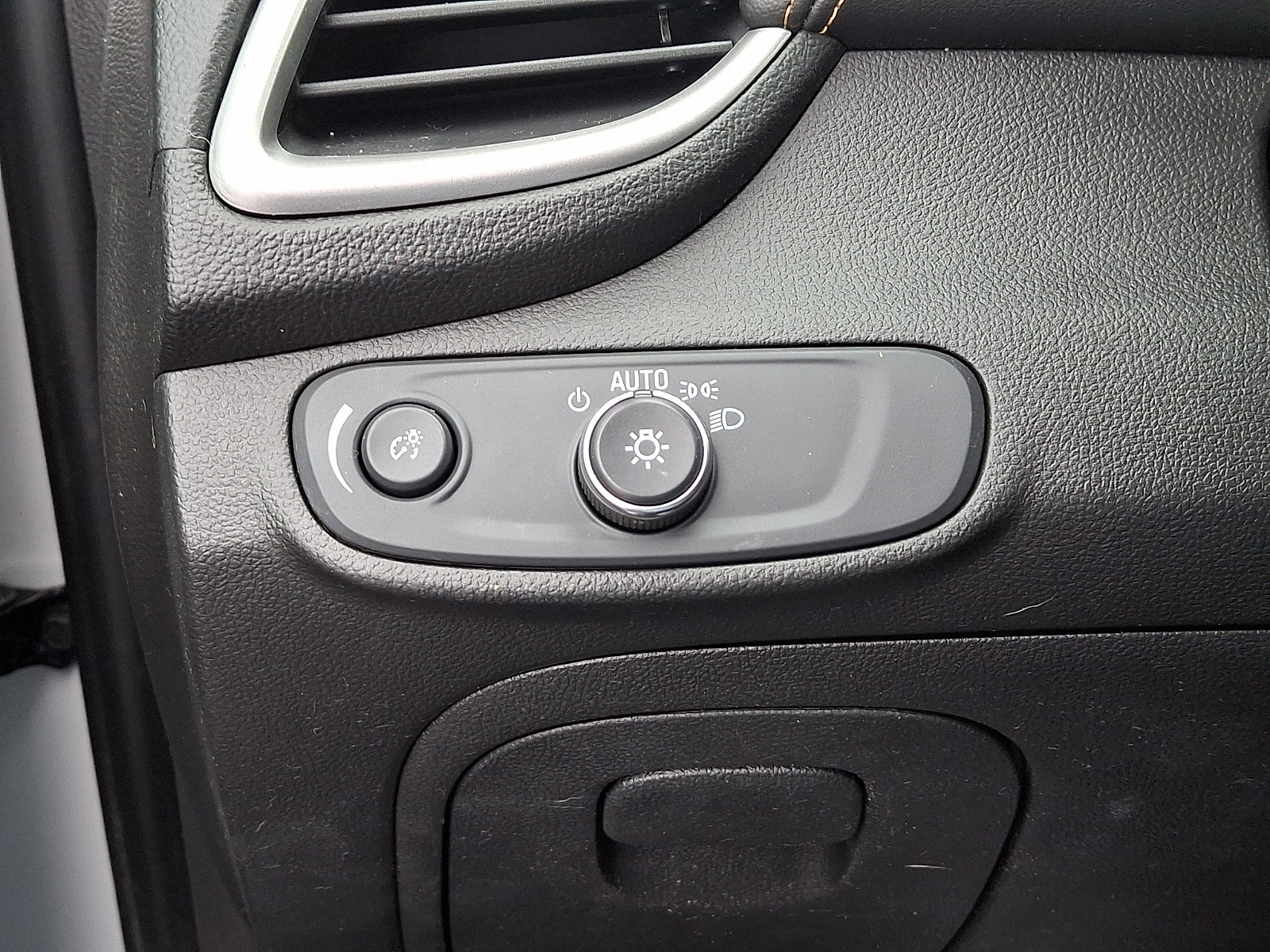 Used 2018 Chevrolet Trax LT w/ LT Convenience Package image 22