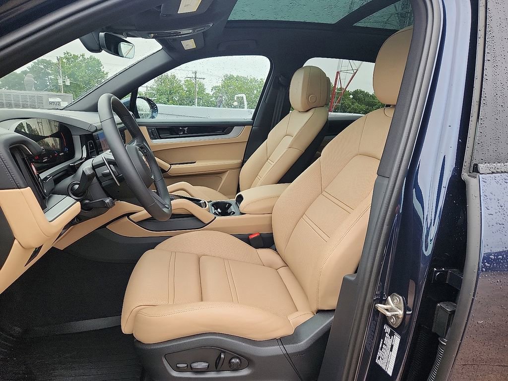 New 2025 Porsche Cayenne image 5