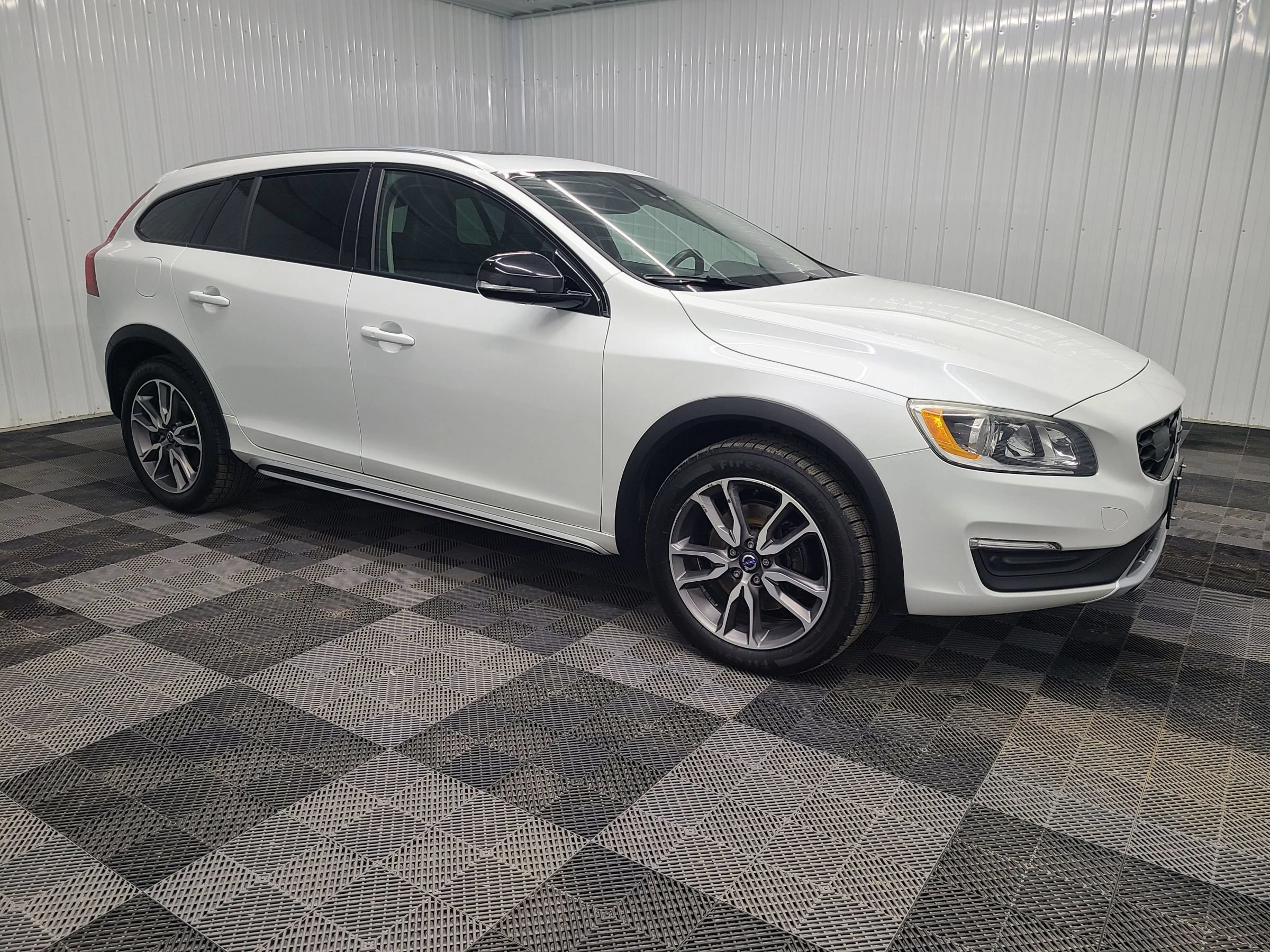 Used 2018 Volvo V60 T5 Cross Country w/ Convenience Package AWD/4WD image 1