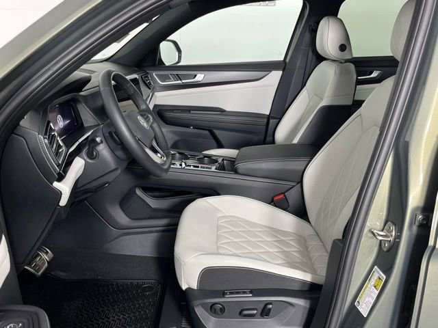 Used 2025 Volkswagen Atlas Cross Sport SEL Premium R-Line image 25
