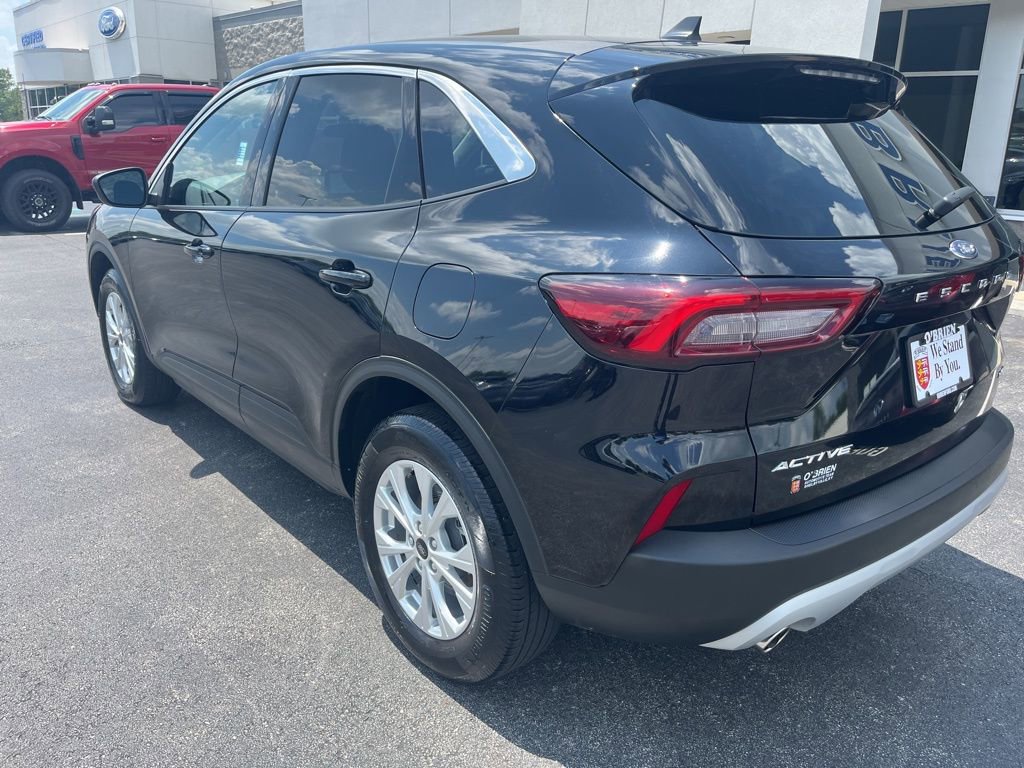Used 2023 Ford Escape Active AWD/4WD image 3