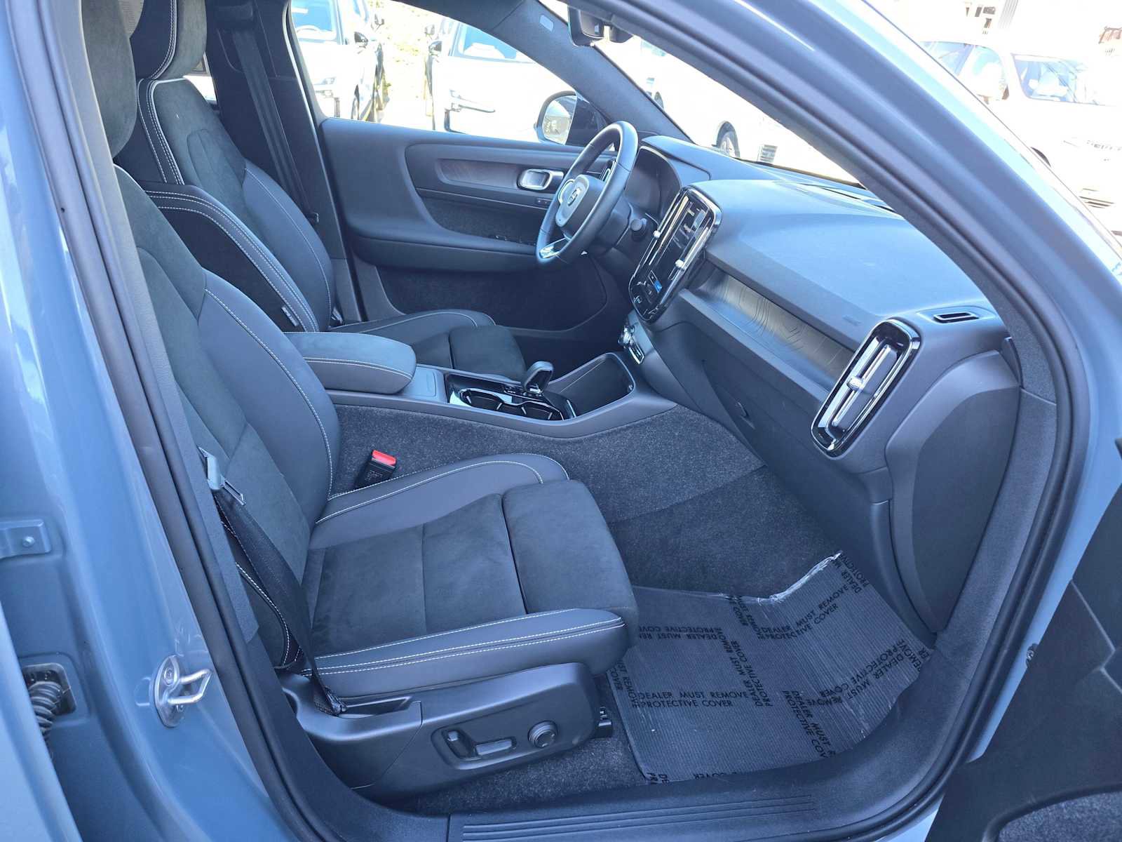 Certified 2023 Volvo C40 P8 Recharge Ultimate image 11