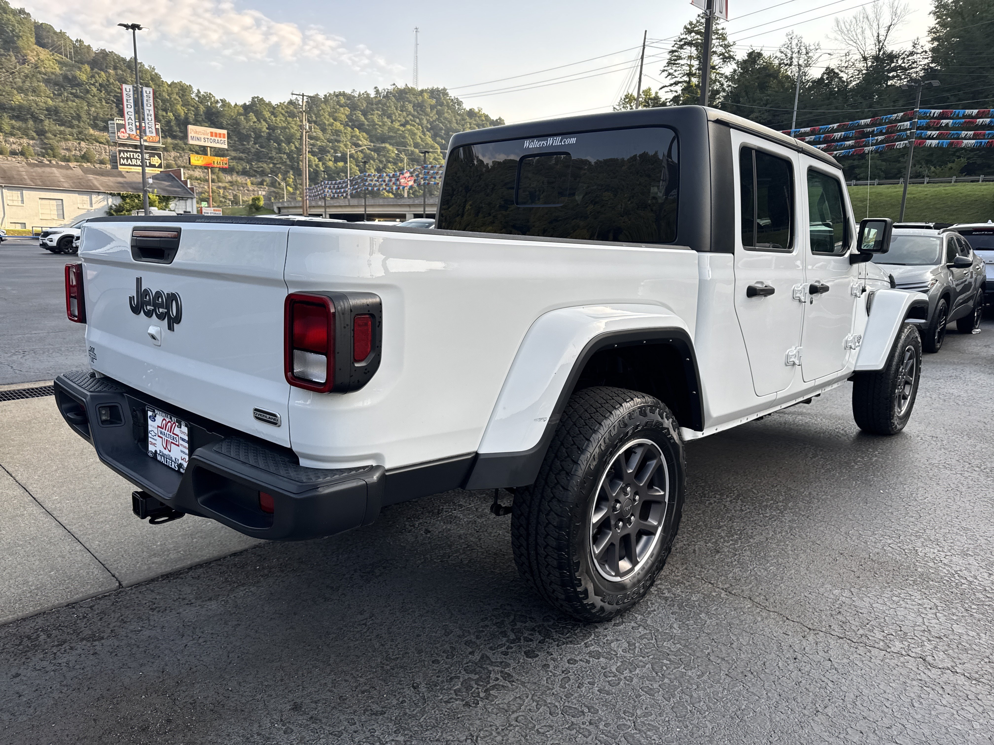 Used 2022 Jeep Gladiator Overland w/ Popular Equipment Package AWD/4WD image 7