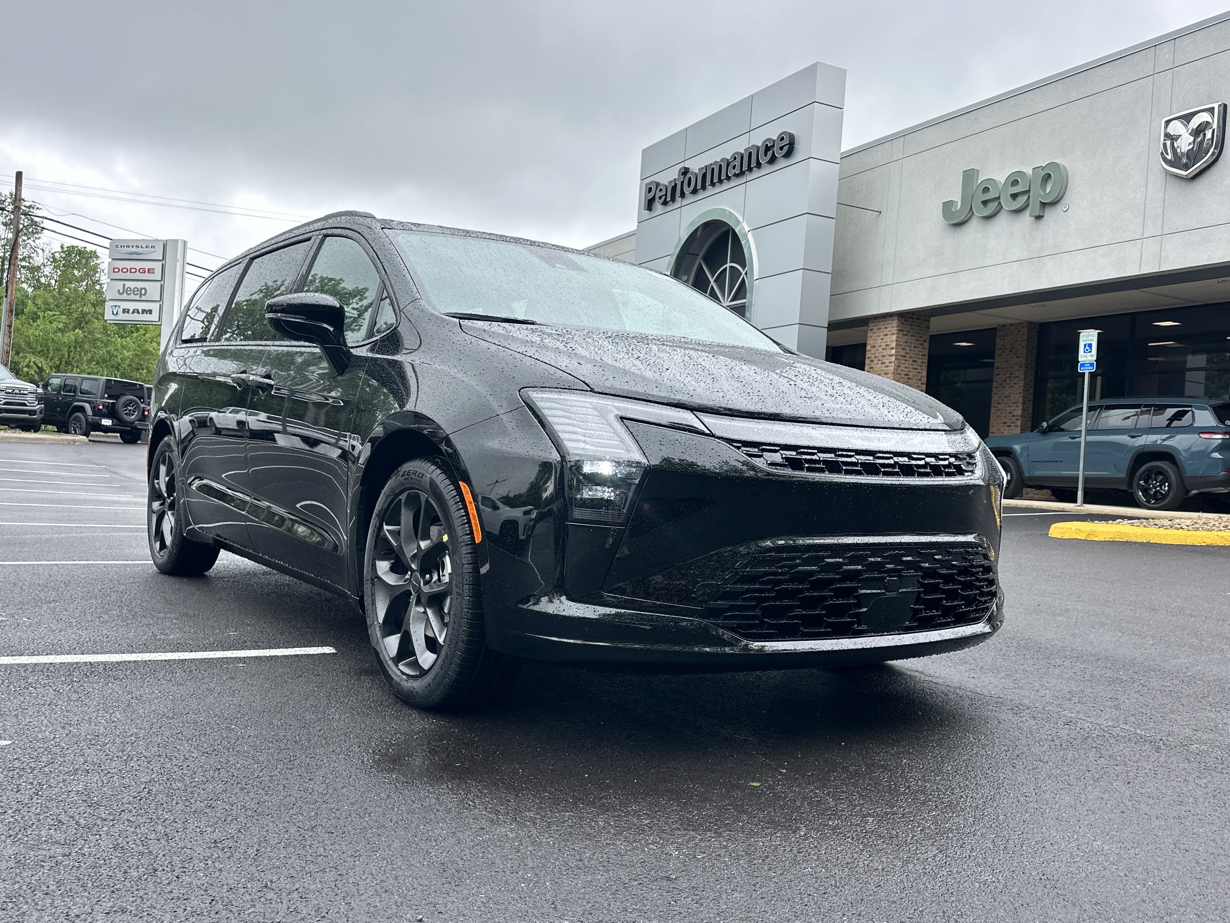 New 2027 Chrysler Pacifica Limited FWD image 20