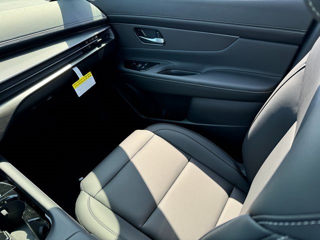 Used 2025 Nissan Murano SV image 11