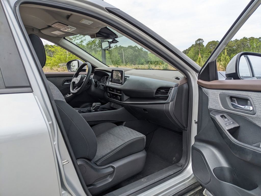 Used 2023 Nissan Rogue SV FWD image 35