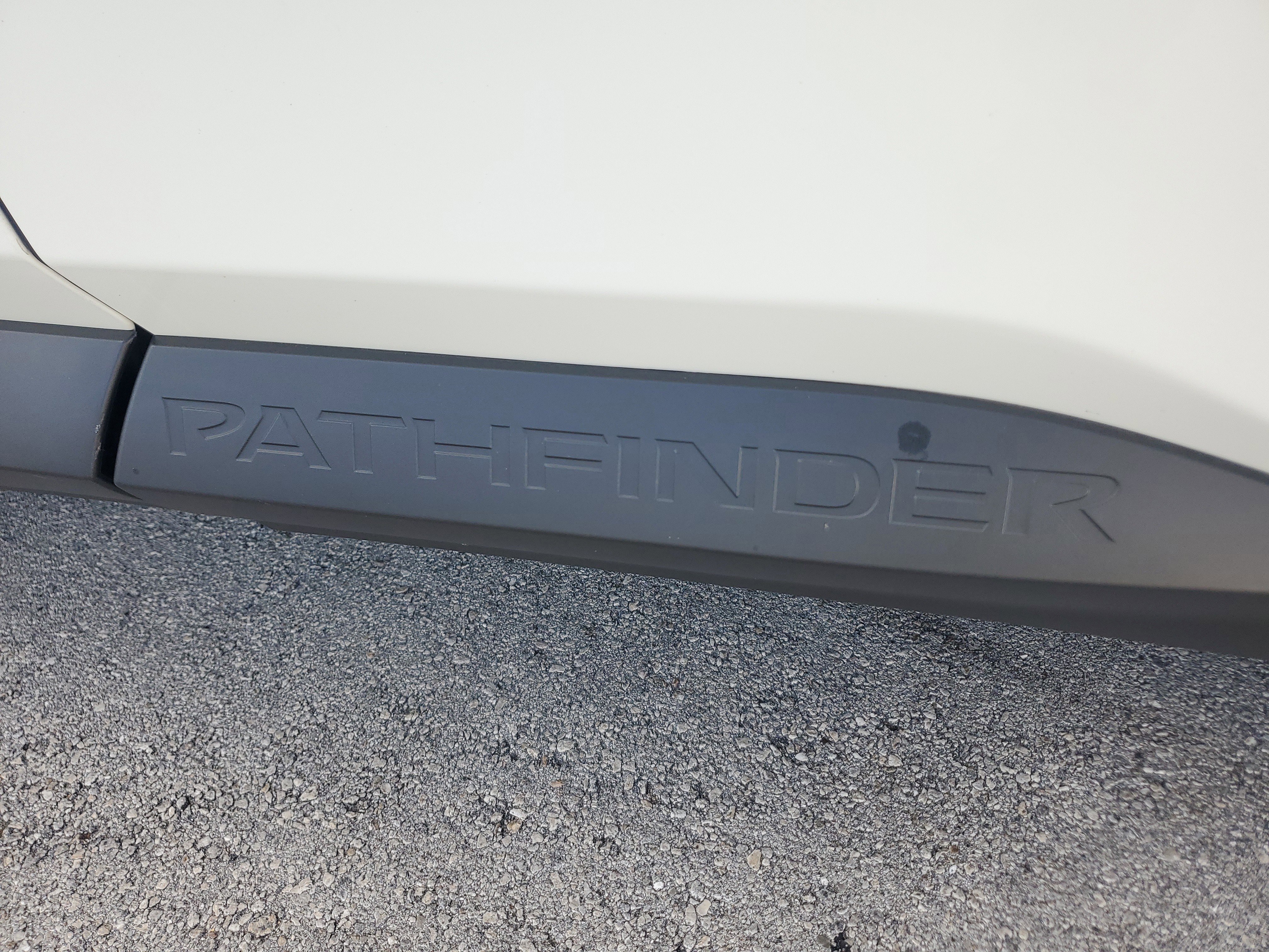 Used 2024 Nissan Pathfinder S image 29