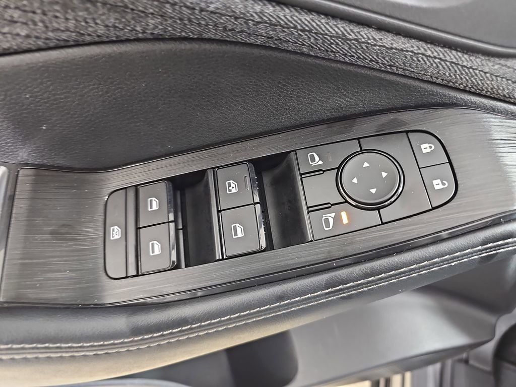 Used 2023 Nissan Rogue SV image 32