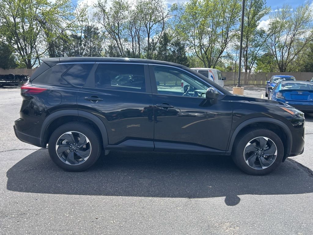 Used 2024 Nissan Rogue SV AWD/4WD image 22
