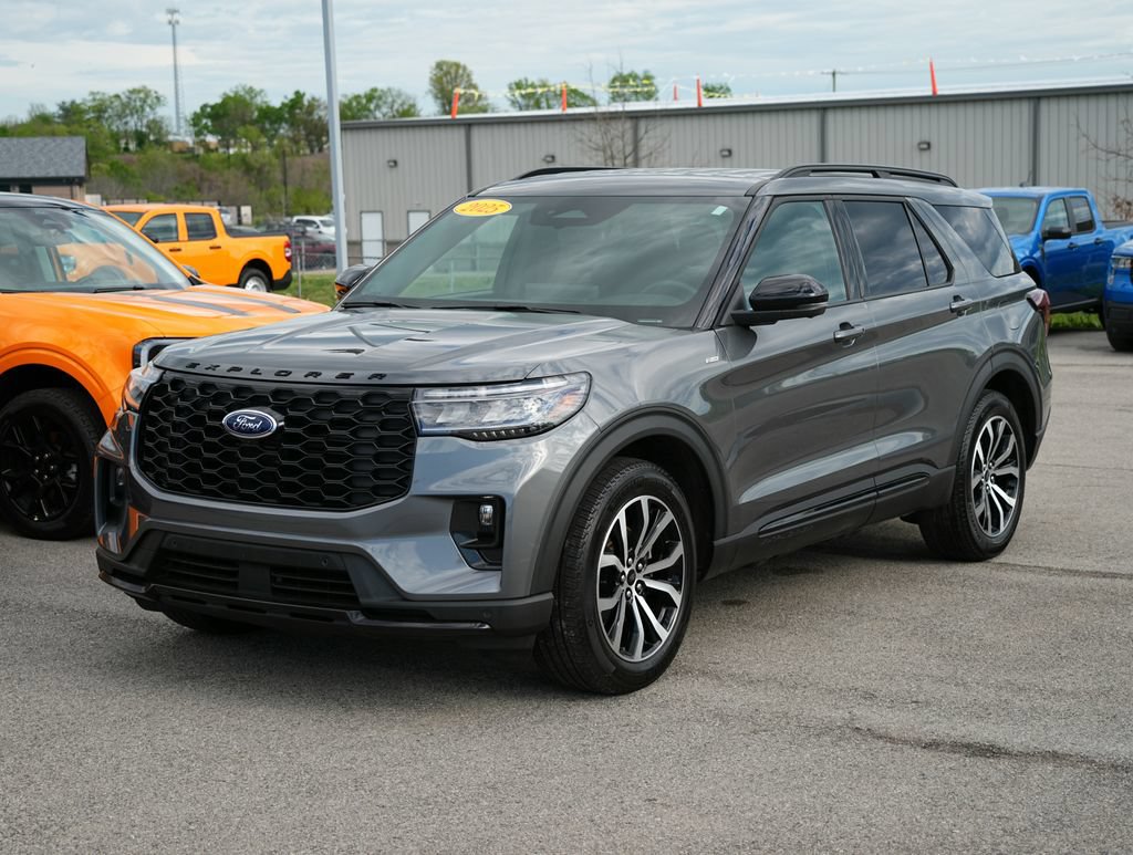 Used 2025 Ford Explorer ST-Line RWD image 10