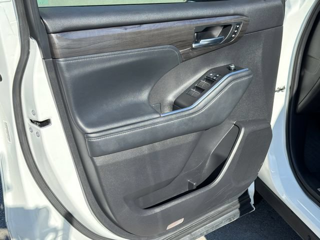 Used 2021 Toyota Highlander Limited AWD/4WD image 16