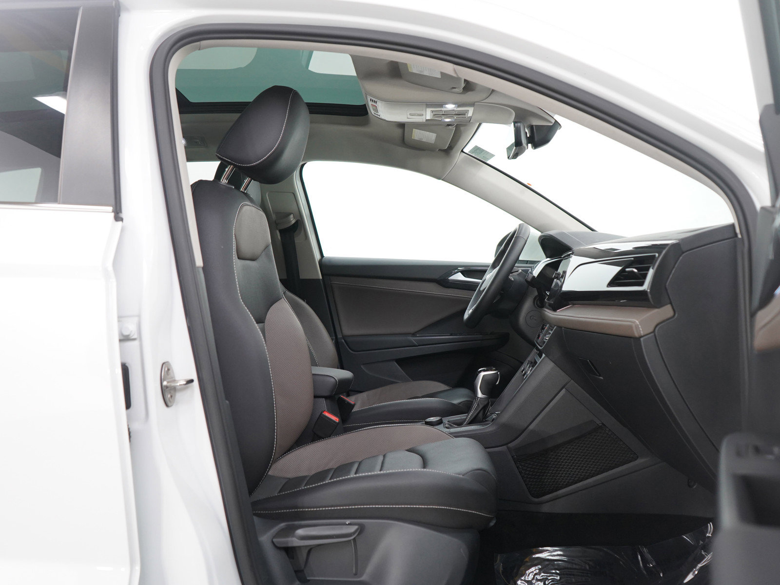 Used 2022 Volkswagen Taos SEL image 11