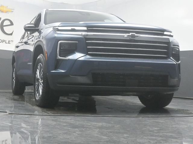 New 2026 Chevrolet Traverse LT w/ Driver Confidence Package AWD/4WD image 3