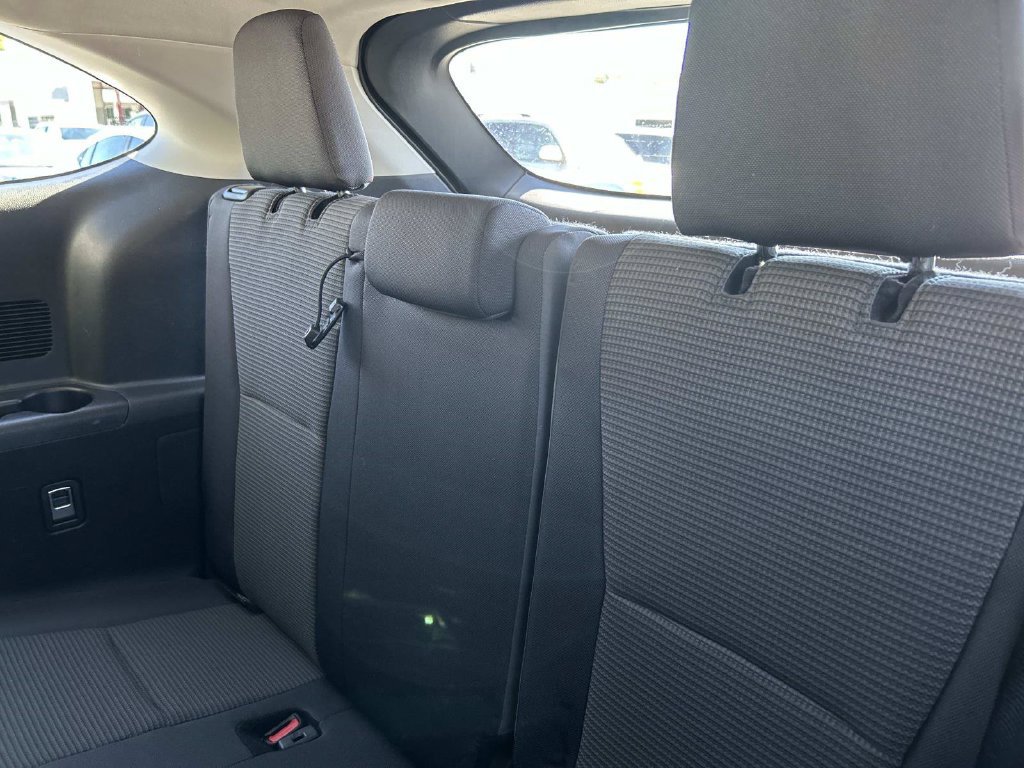 Used 2024 Toyota Highlander LE FWD image 17