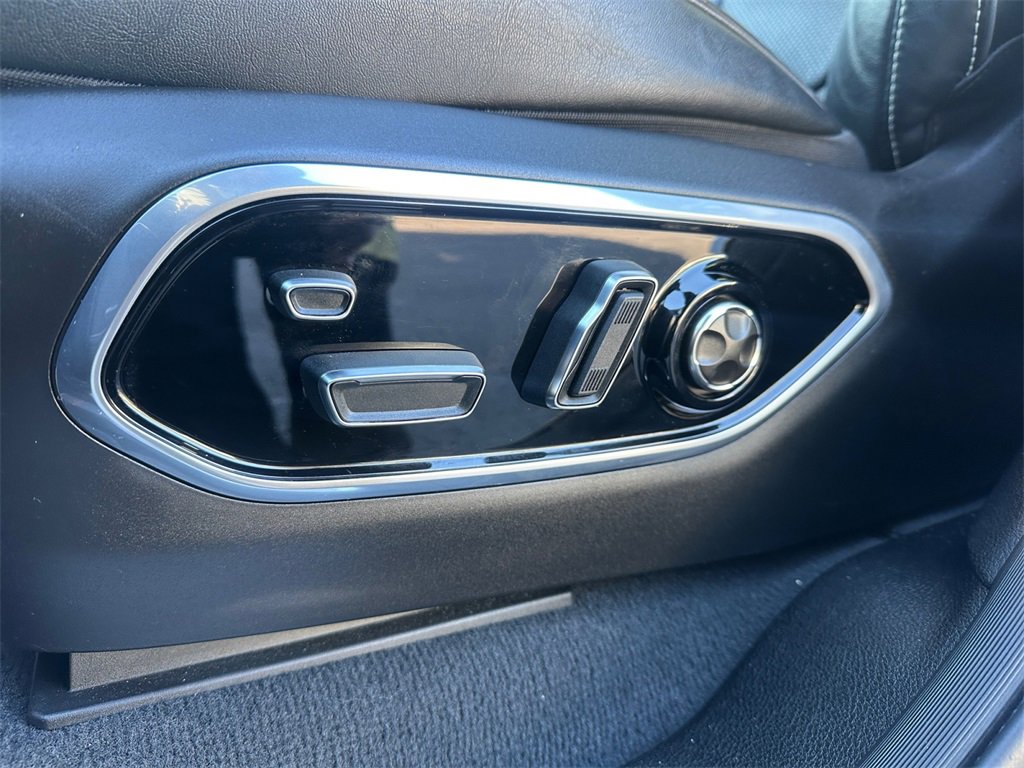 Used 2025 Jeep Grand Cherokee L Overland w/ Advanced Protech Group III image 31