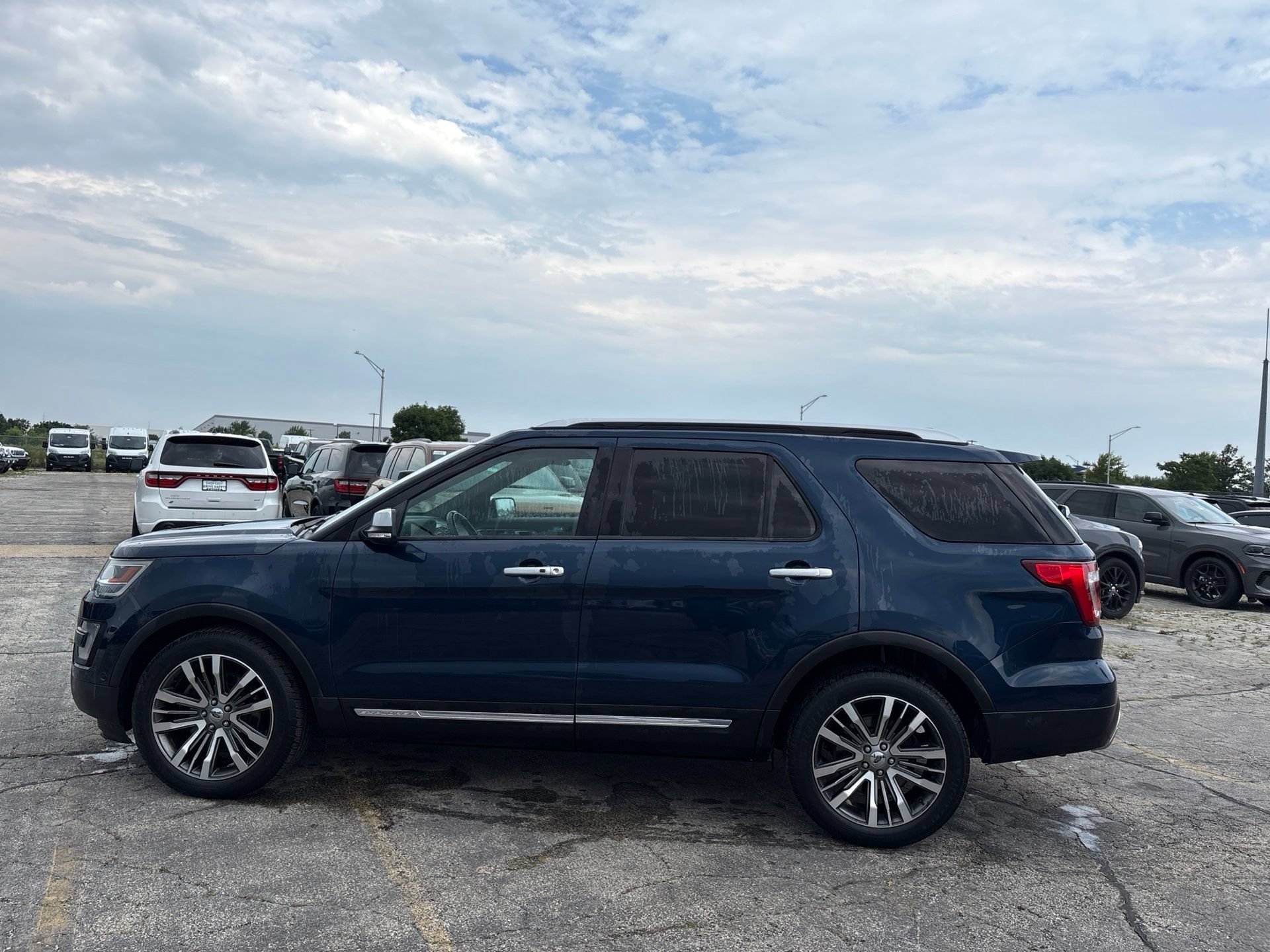 Used 2017 Ford Explorer Platinum AWD/4WD image 9