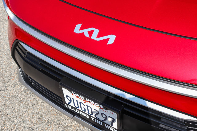 Certified 2025 Kia Niro EX FWD image 6