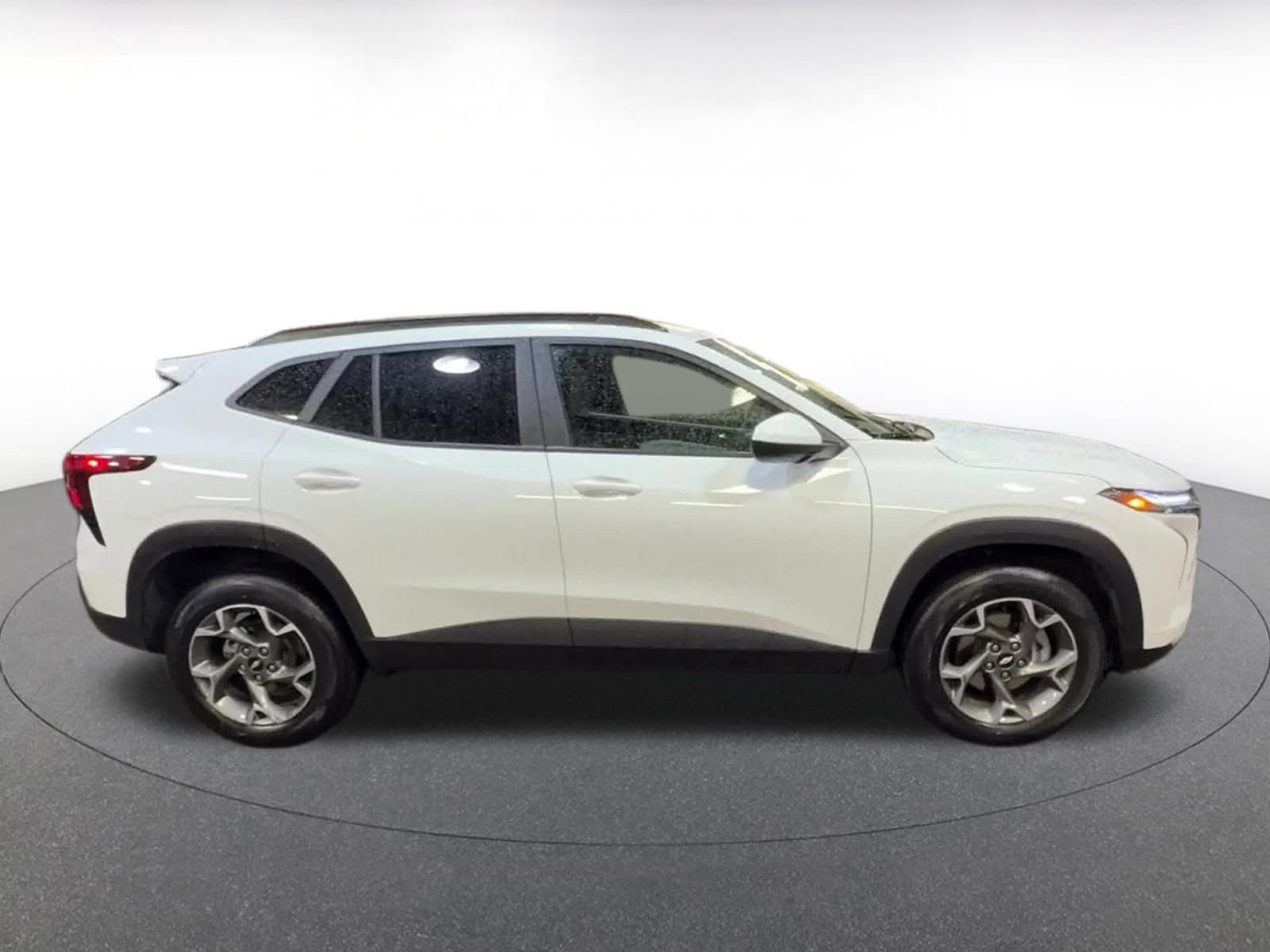 Used 2025 Chevrolet Trax LT image 16