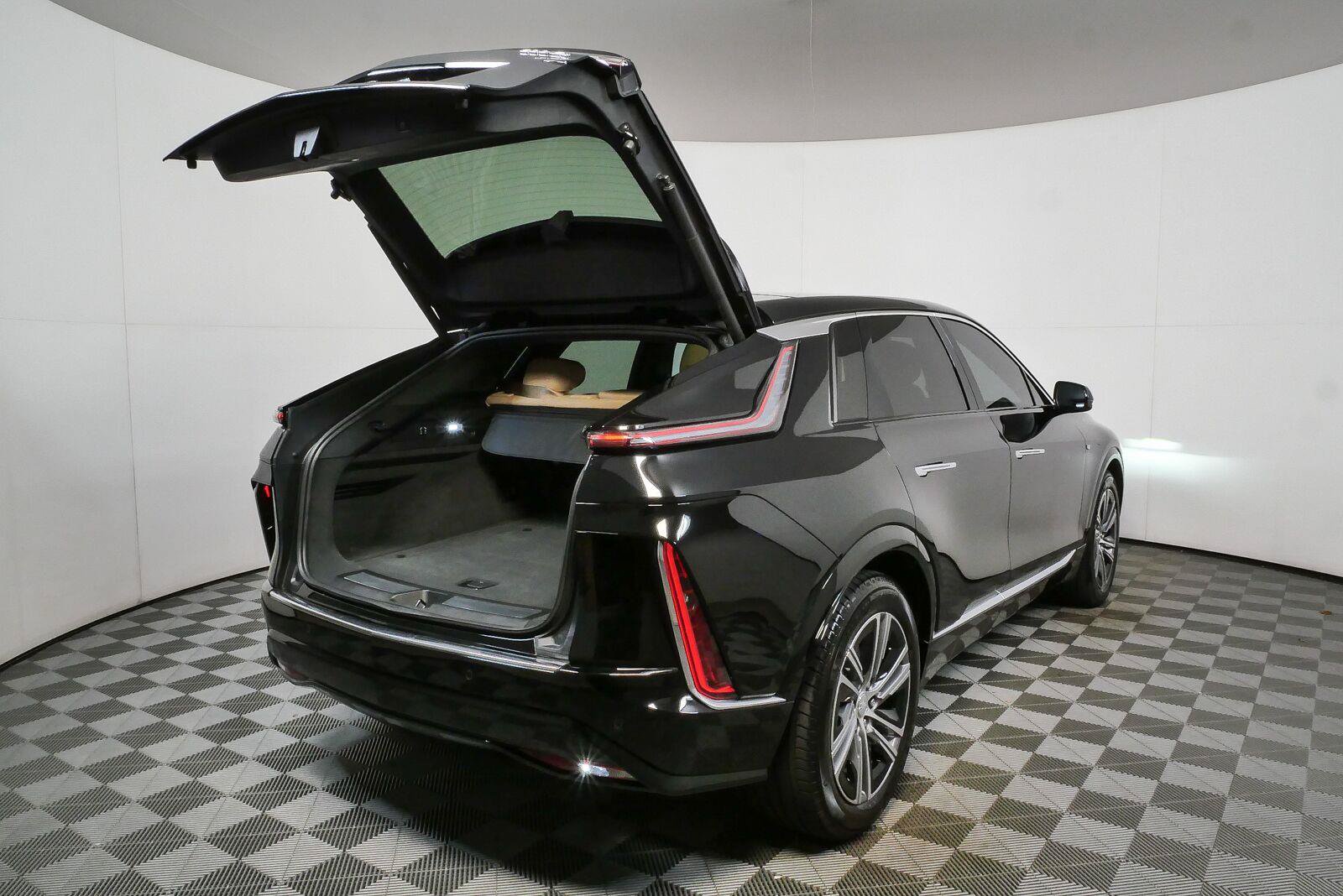 Used 2024 Cadillac Lyriq Luxury w/ Nappa Leather Package AWD/4WD image 26