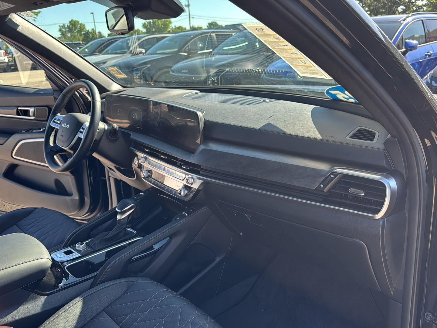 Used 2025 Kia Telluride AWD image 25
