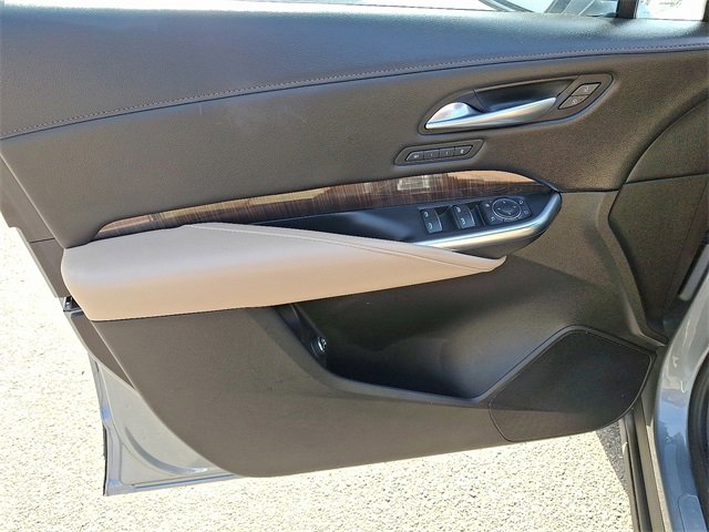 Used 2024 Cadillac XT4 Premium Luxury image 9