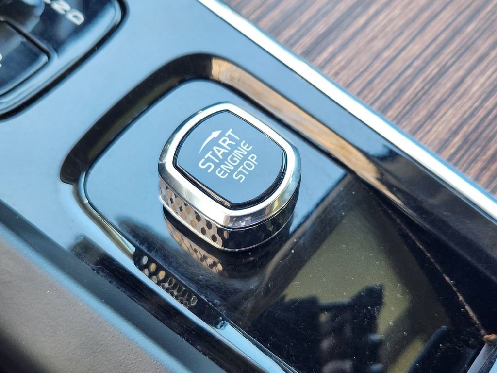 Used 2023 Volvo XC60 B5 Ultimate w/ Climate Package image 11