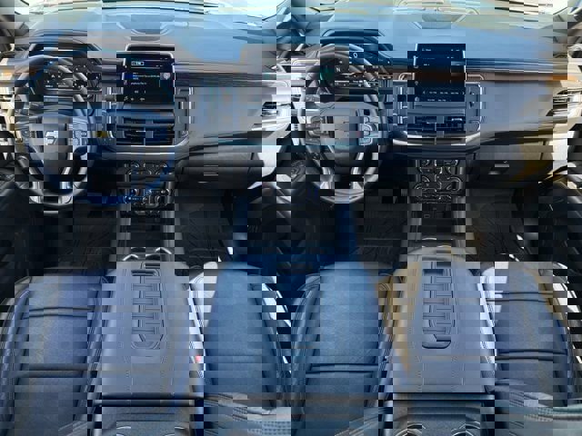 Used 2024 Chevrolet Suburban High Country w/ Premium Package image 12